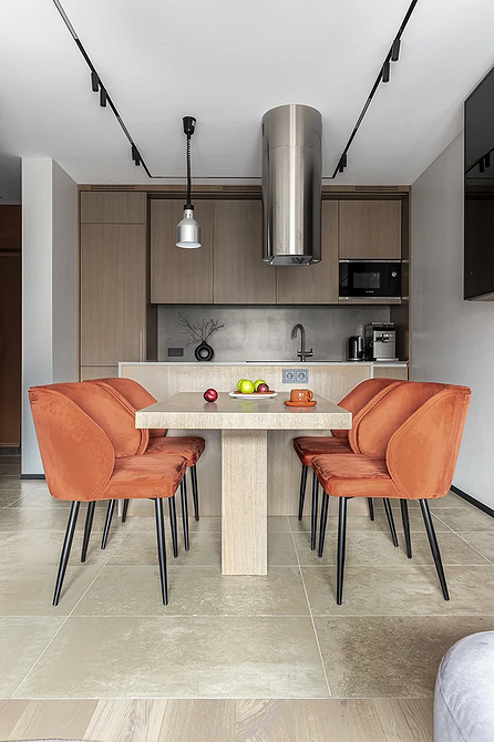 Гармонійний інтер'єр кухні-вітальні: розстановка меблів за порадами досвідчених дизайнерів.