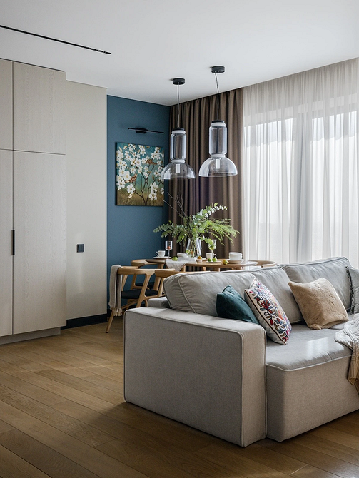 Оптимізація простору в кухні-вітальні 2026: зручне розташування меблів для зручності та візуальної привабливості.