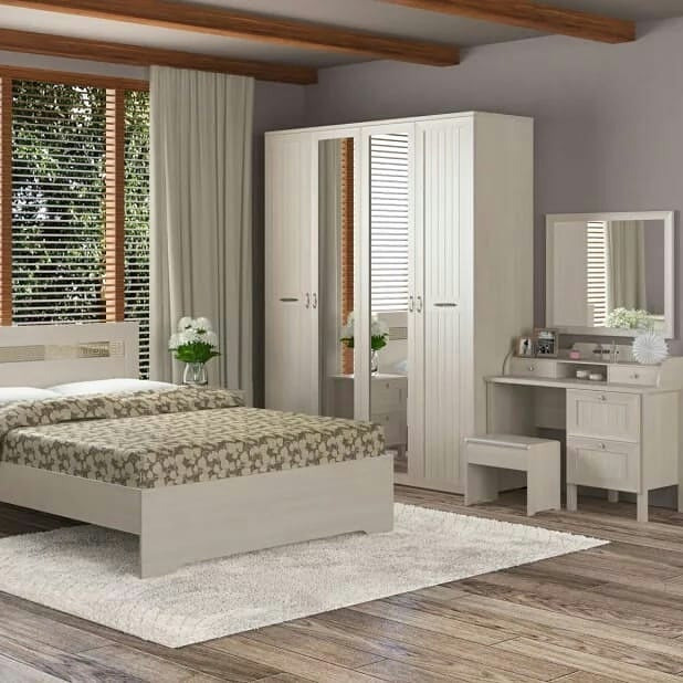 Ефективне зберігання Продуманий дизайн спальні з кутовою шафою для ефективного зберігання речей.