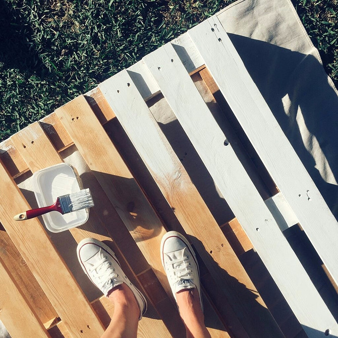 Легке ліжко з піддонів Покрокова інструкція зі створення ліжка з піддонів: ідеальне рішення для спальні.