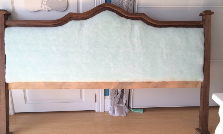 Узголів'я з каретною стяжкою М'яке узголів'я ліжка своїми руками з каретною стяжкою для затишку спальні.