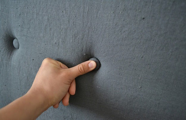 Апсайклінг узголів'я ліжка Апсайклінг узголів'я ліжка з старих дощок, декороване своїми руками