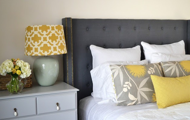 Узголів'я з гілок Креативне узголів'я ліжка з натуральних гілок, декороване своїми руками