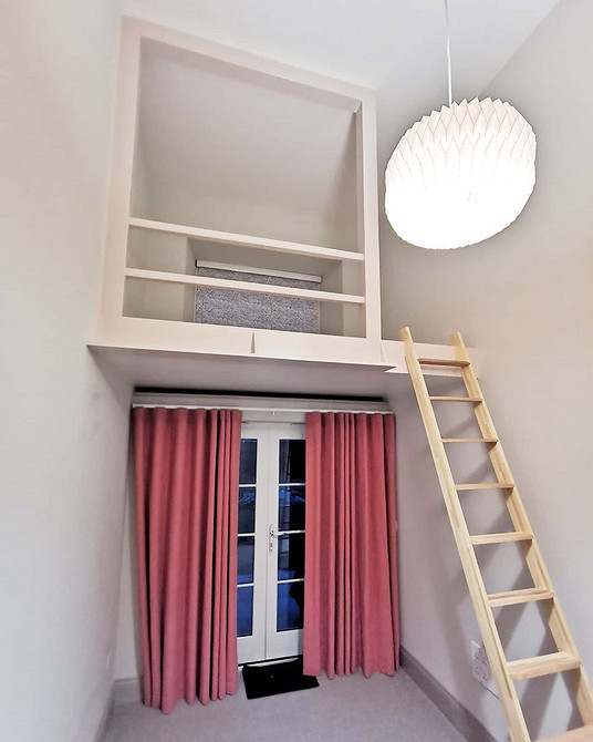 Дизайн ліжка-горища своїми руками з робочою зоною внизу, ергономічне рішення для дитячої.