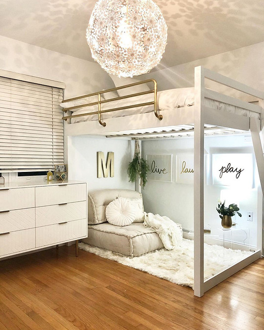 Економія простору Ілюстрація ліжка-горища, яке можна зробити своїми руками, оптимізуючи простір дитячої кімнати.