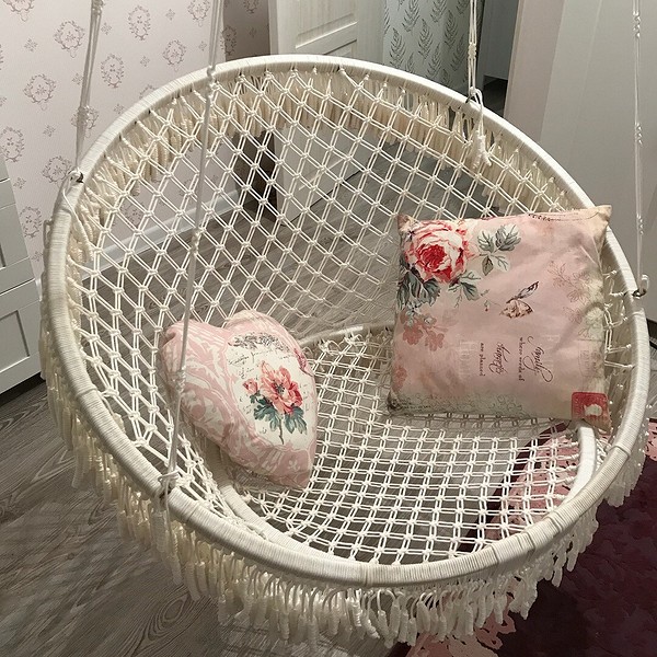 Крісло для релаксу Готове підвісне крісло, виготовлене вручну, як оаза спокою для вашої квартири.