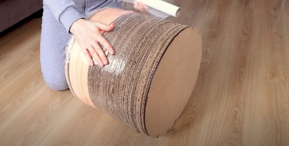 Створюємо пуфік з картону 2026: покрокове керівництво для затишку в квартирі.