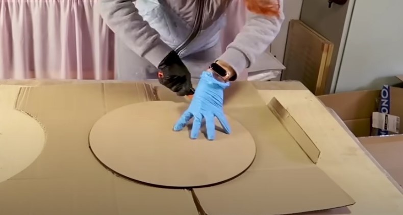 Пуфік з підручних матеріалів: коробки та тканина для оббивки, майстер-клас.