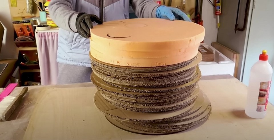 Як зробити пуфік з картону: покрокова інструкція та корисні поради.