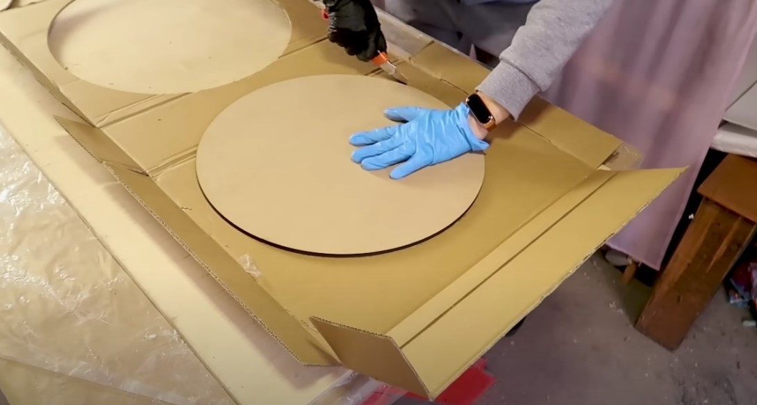 Зручний пуфік з картону: майстер-клас зі створення власноруч вдома.