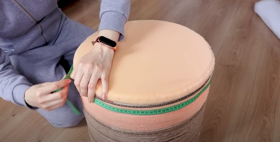 Пуфік 2026: ідея для вторинного використання картону та створення меблів своїми руками, DIY.