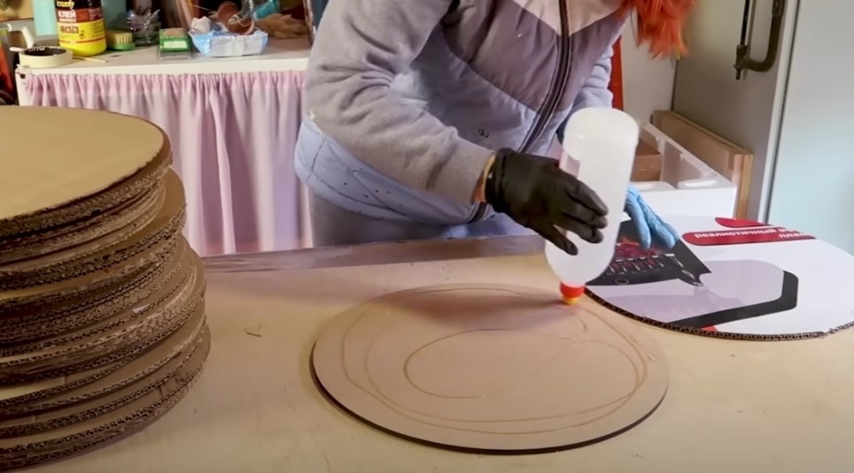 Бюджетний пуфік з підручних матеріалів: оновлення інтер'єру вашого дому.