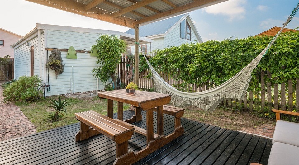 Дерев'яна стіл-лавка трансформер своїми руками: ідеальне рішення для невеликої ділянки.