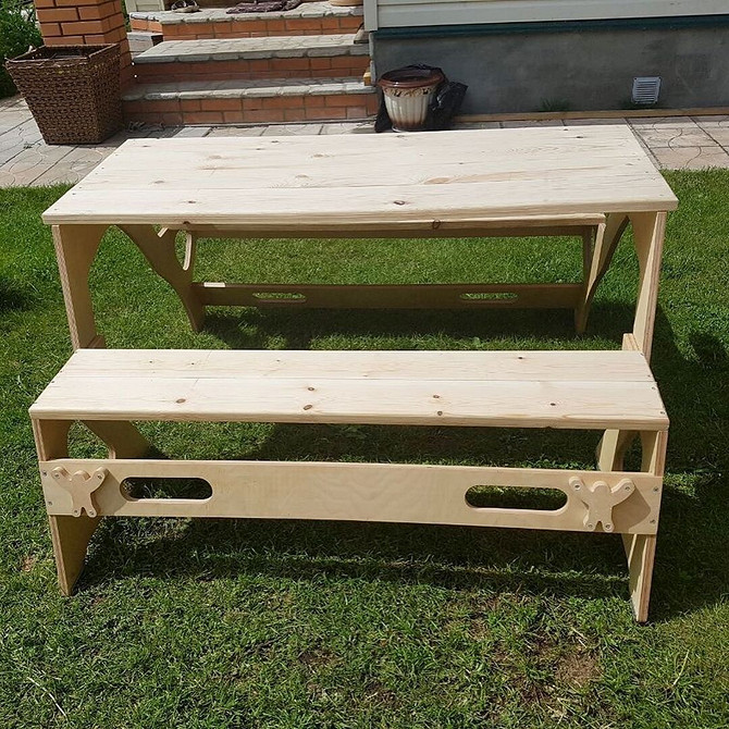 Складена дерев'яна лавка-трансформер: компактне рішення для саду та маленької площі.
