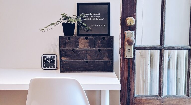 Меблі з душею: зістарюємо дерево вдома – покрокові інструкції — Зістарювання дерева своїми руками