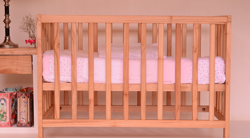 Як вибрати дитяче ліжечко: люлька для новонародженого, огляд моделей. Безпечний сон малюка.