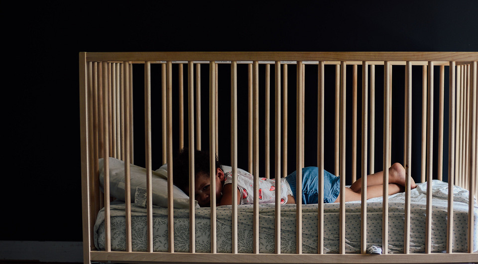 Рейтинг дитячих ліжечок для новонароджених: поради щодо вибору, манеж для подорожей