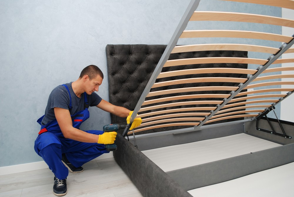 Дизайн та простір Стильне ліжко з підйомним механізмом в спальні: економія простору та сучасний дизайн інтер'єру