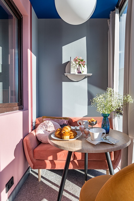 Стильний диван на ніжках в скандинавському стилі для маленької квартири, 2026