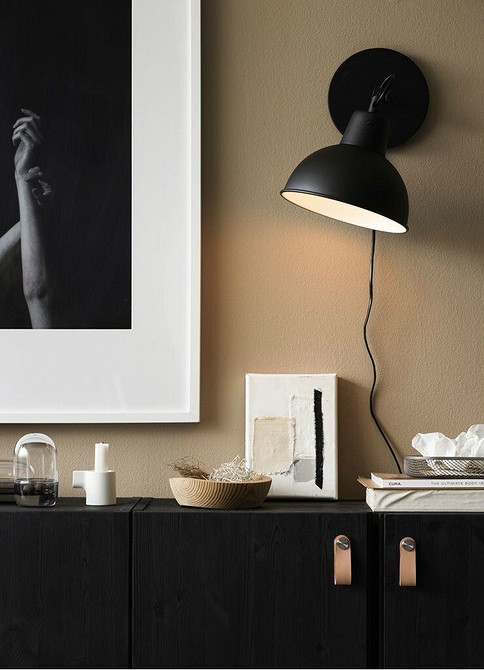 Спальня з IKEA Оновлений комод IKEA у спальні, чудовий приклад стильної кастомізації.