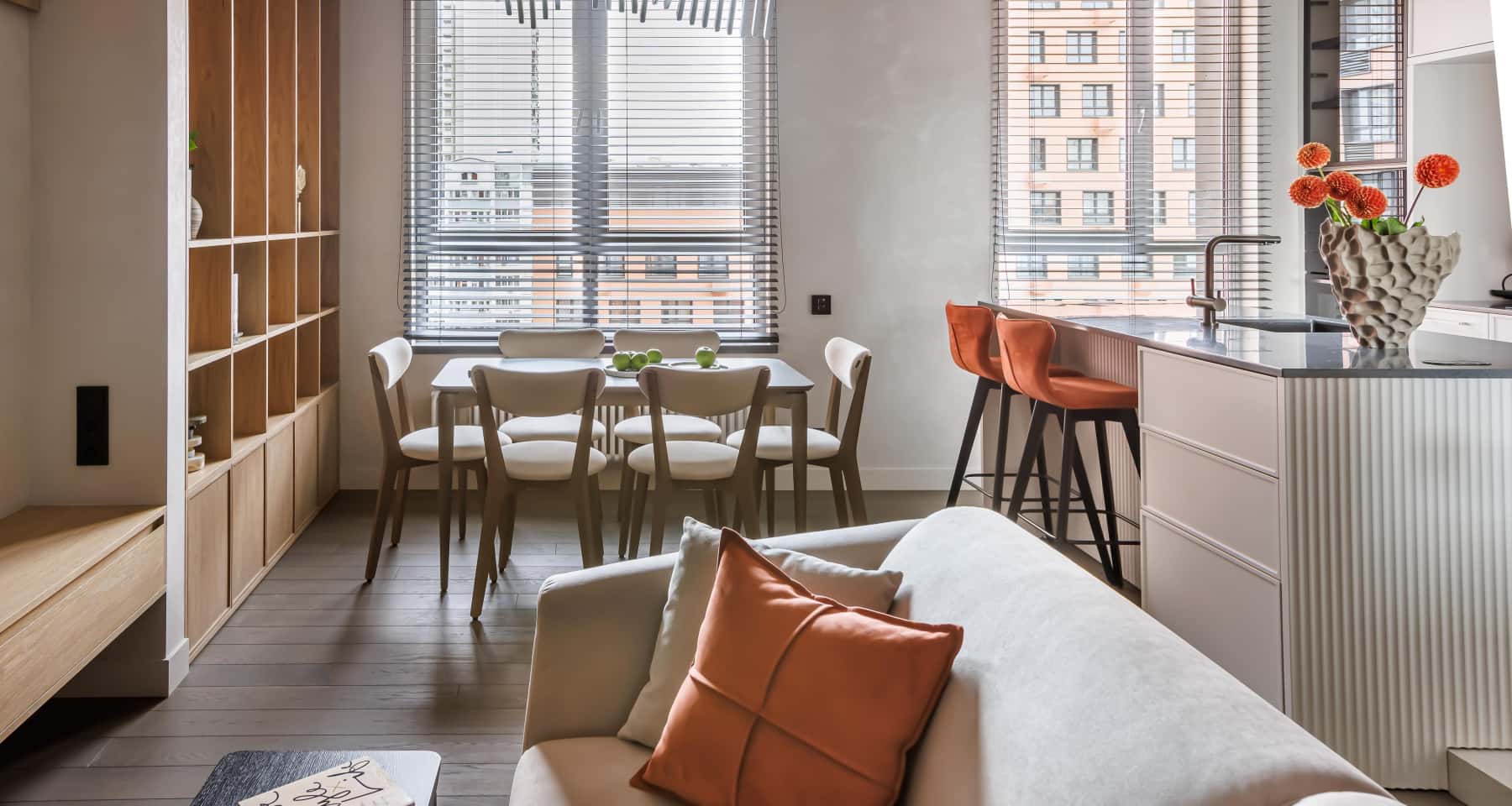 Трендові поєднання кольорів 2026 року в еклектичному дизайні інтер'єру