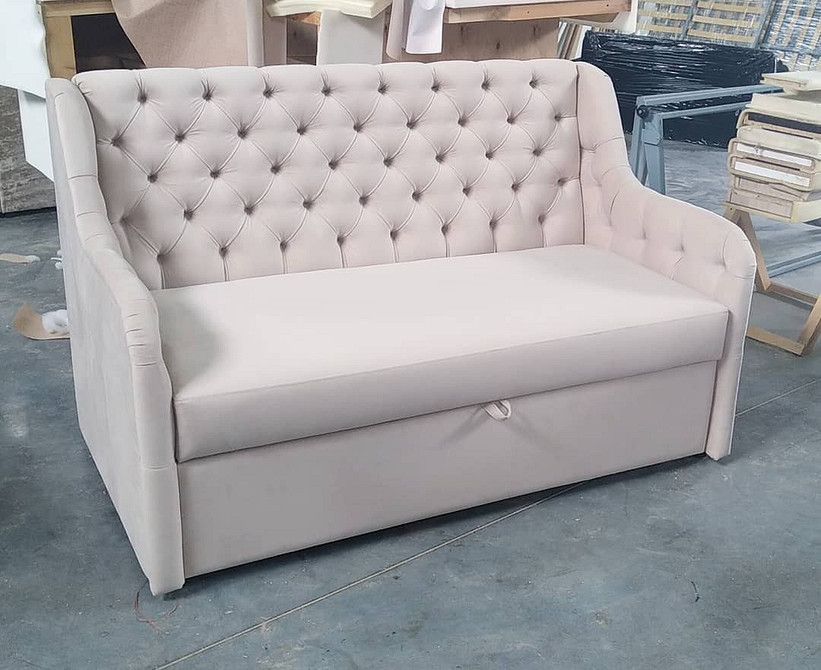 Комфортний кутовий диван у вітальні: як обрати кутовий диван для дому.