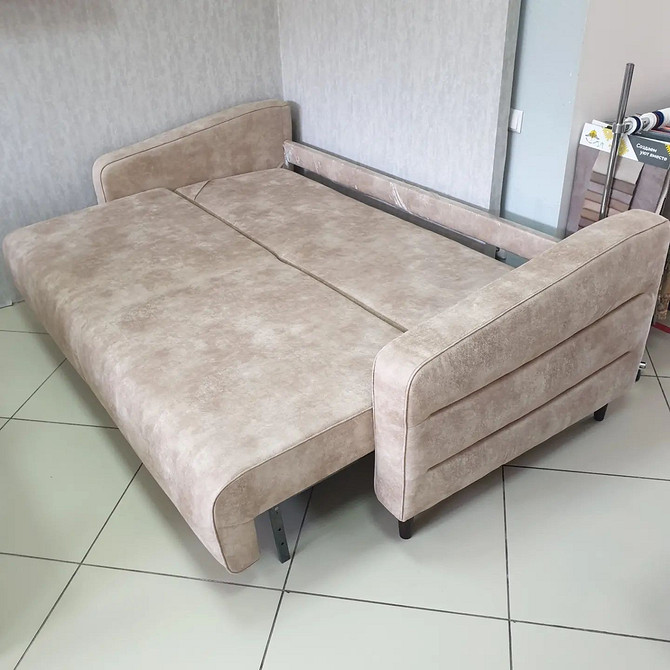 Сучасний диван у вітальні: поради щодо вибору якісного та стильного дивана.