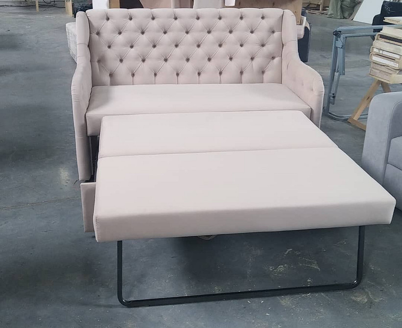 Елегантний диван з подушками: критерії вибору дивана для комфортного відпочинку.