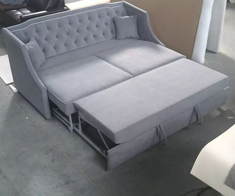 Диван з дерев'яними підлокітниками: вибір стильного та функціонального дивана.