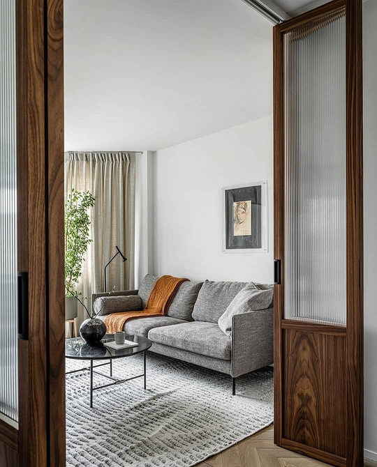 Елегантний шкіряний диван для розкішної вітальні в класичному стилі у 2026