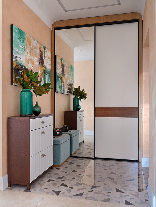 Стильна шафа в прихожу 2026 з відкритими полицями для взуття та аксесуарів.