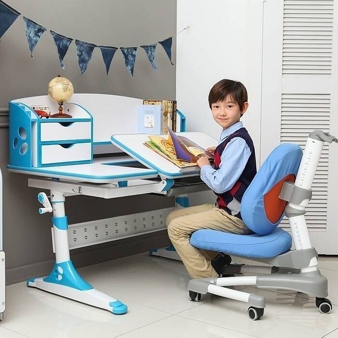 Зручність регулювання Дитячий стілець з регулюванням висоти та спинки для школяра: зручність та підтримка постави.