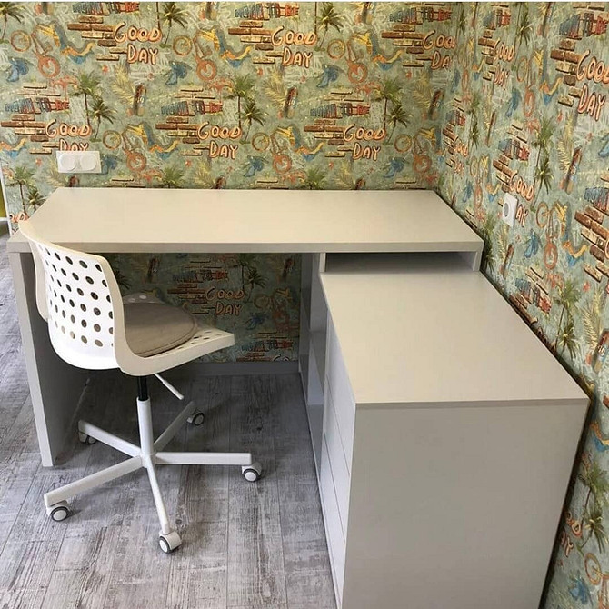 Здоровий стілець для школяра Ергономічний стілець для школяра з регульованою спинкою для підтримки правильної постави.