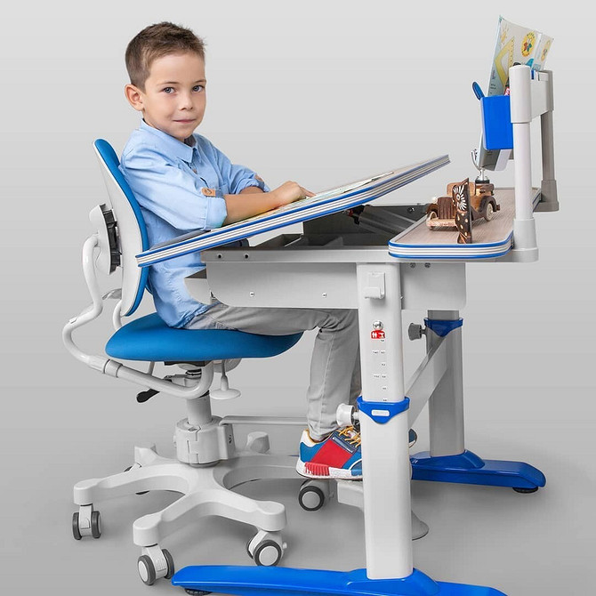 Правильний ергономічний стілець для школяра, що підтримує здорову спину у 2026