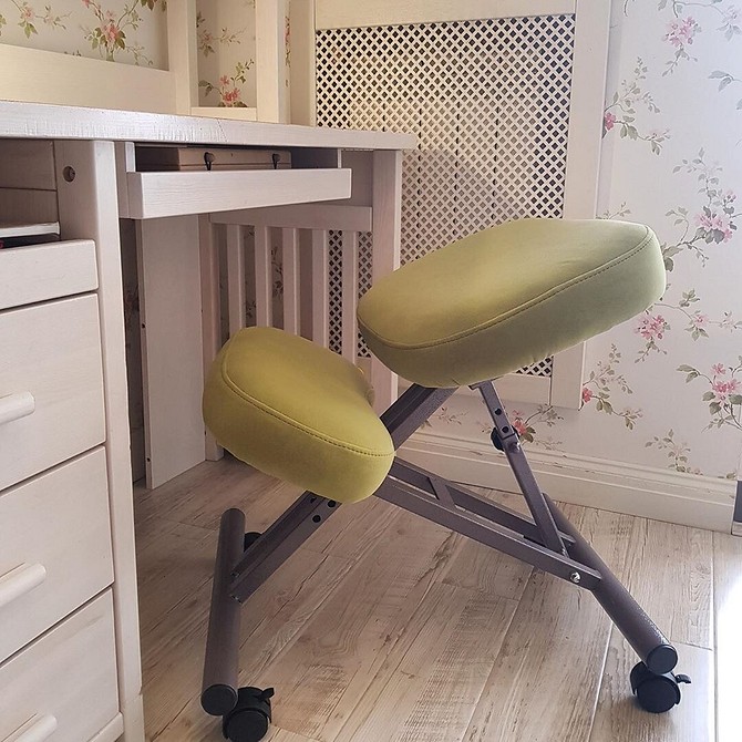 Стиль та комфорт Стильний дизайн стільця для школяра: комфортне навчання з сучасними шкільними меблями.