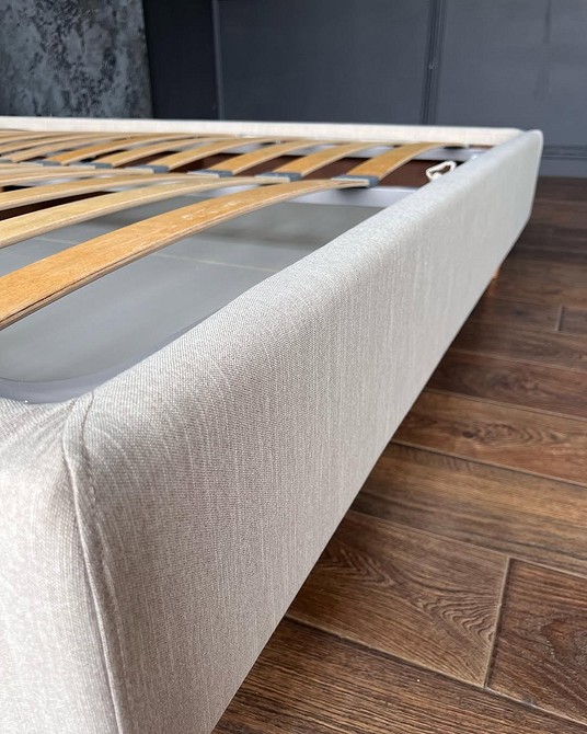 Ліжко з дерев'яним каркасом. Важливість вибору ліжка для здорового сну.