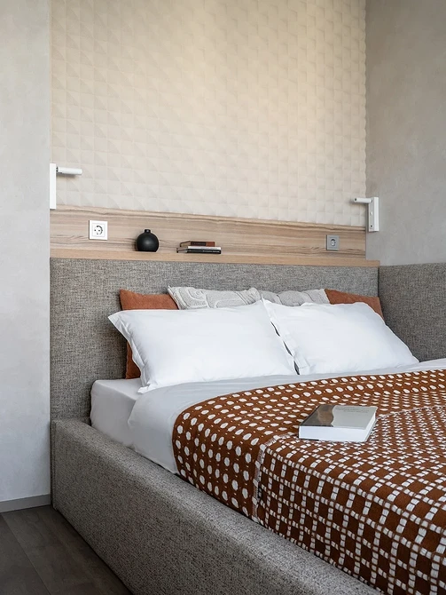 Комфортне ліжко з ортопедичним матрацом. Здоровий сон.