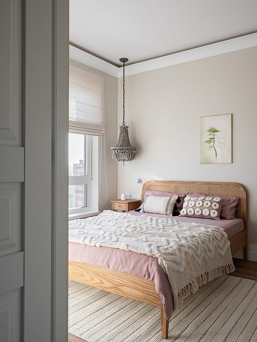 Високе ліжко з м'яким узголів'ям: розкіш та комфорт у вашій спальні.