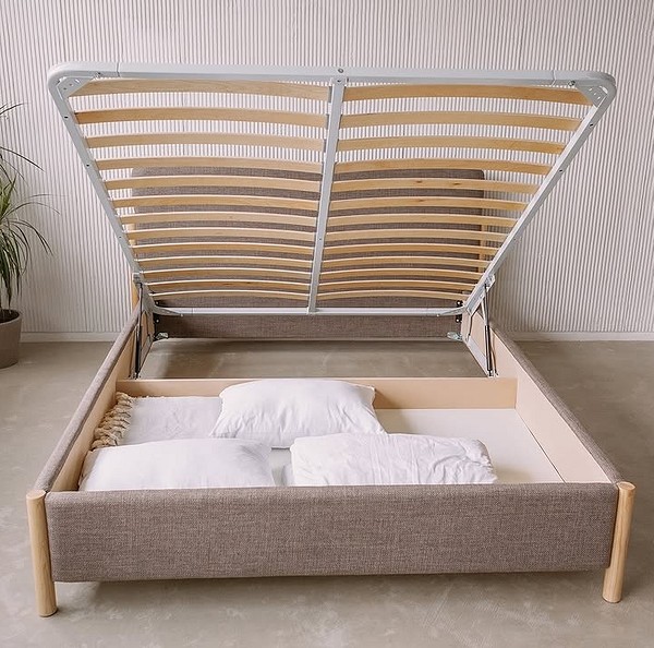 Сучасне ліжко в спальні. Огляд ортопедичних матраців 2026.