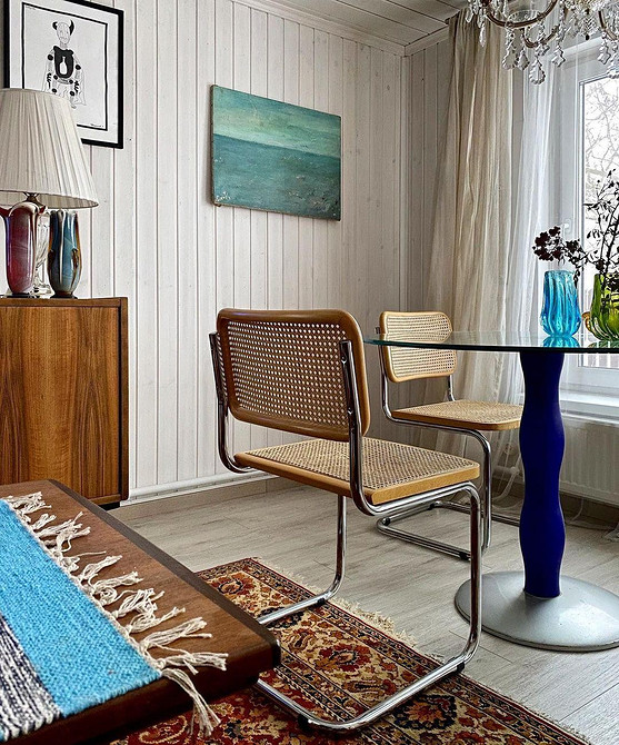 Фурнітура в деталях Деталі реставрації: відновлення оригінальних елементів та фурнітури антикварних меблів.