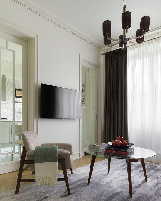 Меблі: дизайн та цінність Вибір меблів для реставрації: дизайн інтер'єру та антикварна цінність меблів.