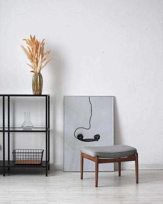 Нове життя комода Приклад успішної реставрації: старий комод отримав нове життя та вишуканий вигляд.