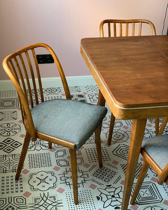 Антикваріат: вартість та потенціал Антикварні меблі для реставрації: баланс між вартістю та потенціалом відновлення.