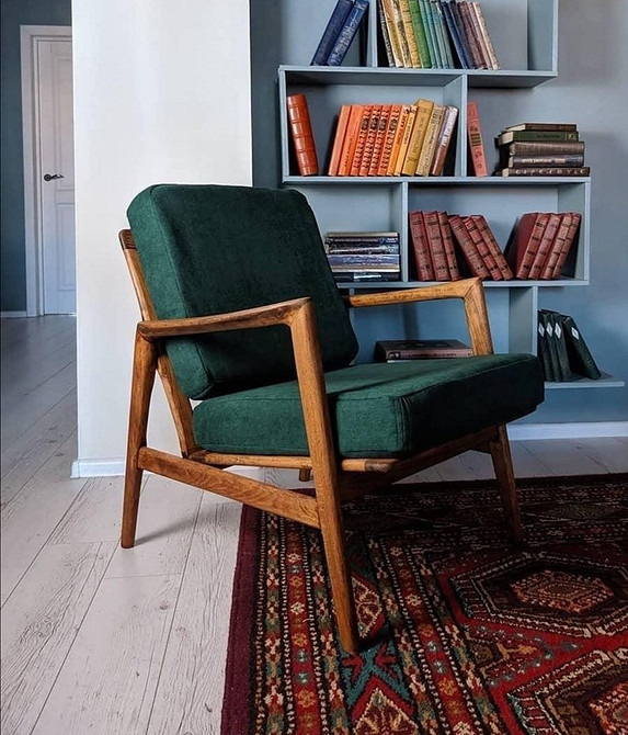 Столи: відновлення поверхонь Реставрація дерев'яних столів: вибір, методи відновлення та реставрація поверхонь.