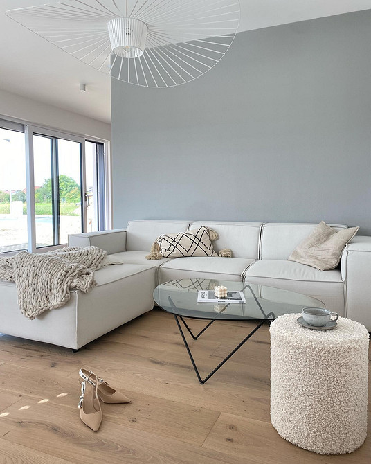 Шкіряний диван білого кольору, поради по догляду за шкірою, інтер'єр 2026.