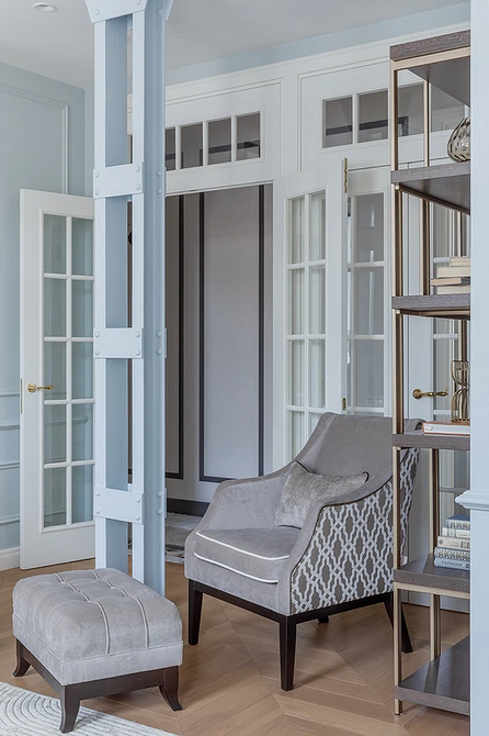 Сучасне крісло в інтер'єрі: мінімалізм, функціональність та стильний дизайн.