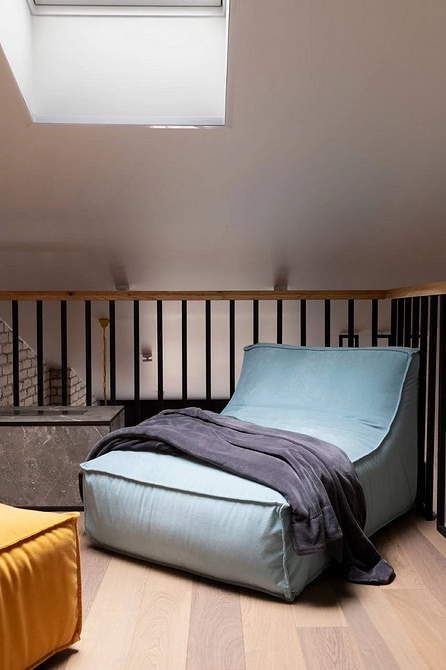 Стильне крісло для відпочинку в інтер'єрі: вибір та розміщення у вашій оселі.