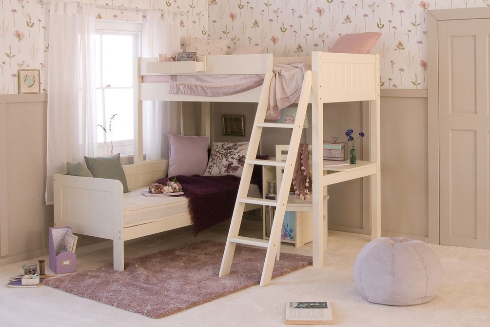 Ліжко-горище з металевим каркасом: сучасний вигляд та міцність конструкції.