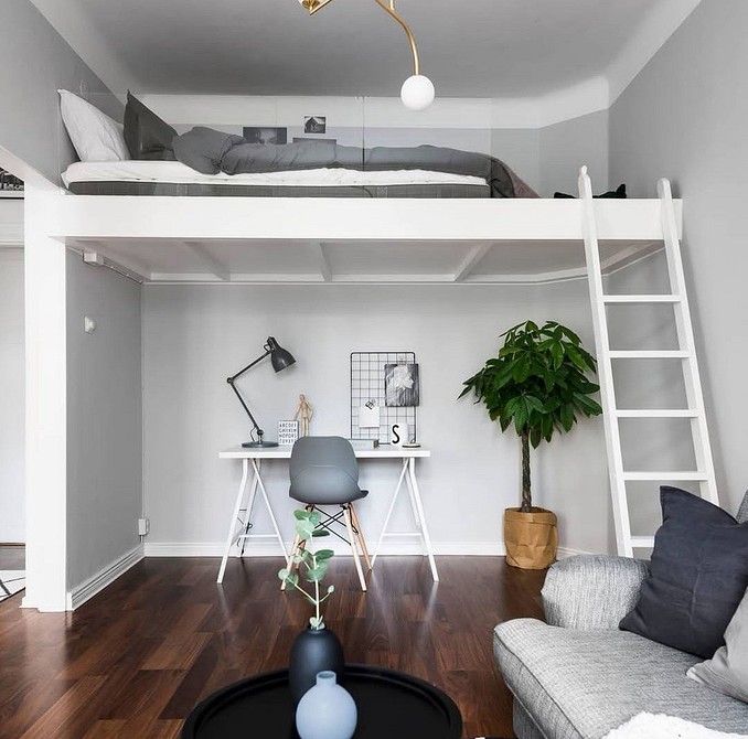 Функціональне дитяче ліжко-горище з робочим столом для маленької квартири: компактне рішення.