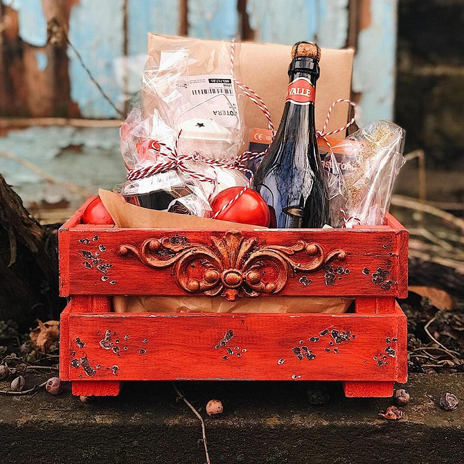 Оновлення старих меблів: ідеї для ліжка, столу, кухонного фартуха та інших елементів інтер'єру.